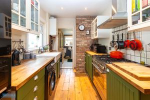 Kitchen- click for photo gallery